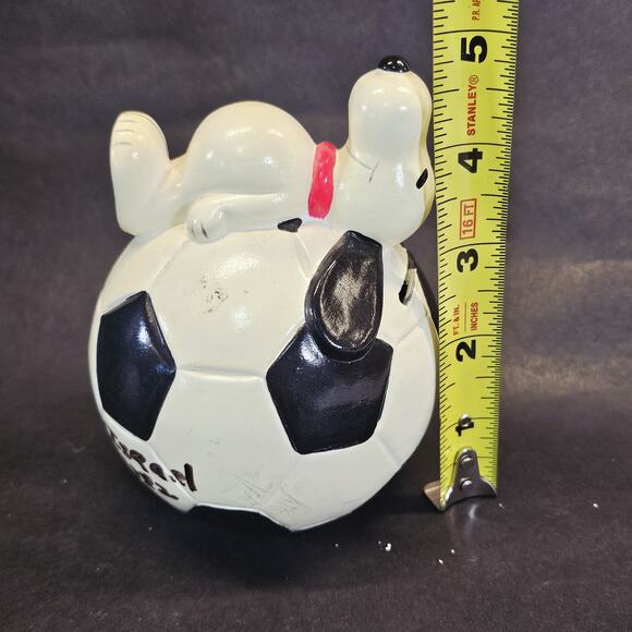 Vintage 1966 Snoopy Soccer Bank, Piggy Bank, Peanuts Collectibles, Charlie Brown - Picture 8 of 9